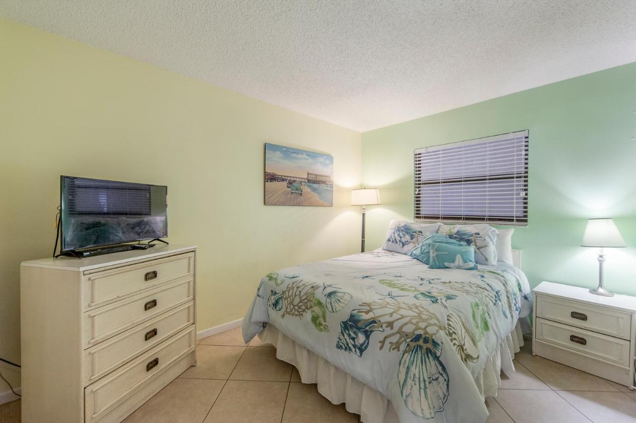 407 Beach Place Condos St. Pete Beach Bagian luar foto