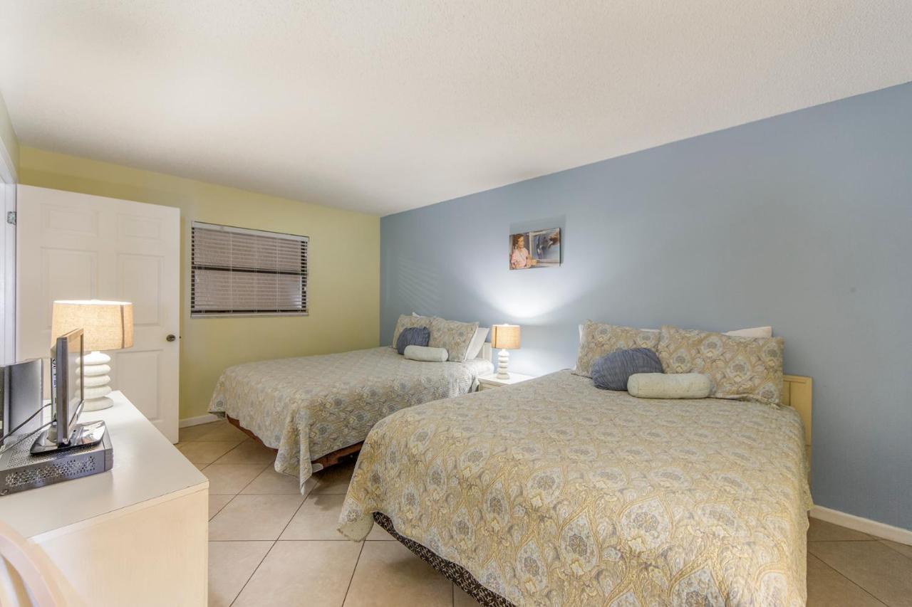 407 Beach Place Condos St. Pete Beach Bagian luar foto
