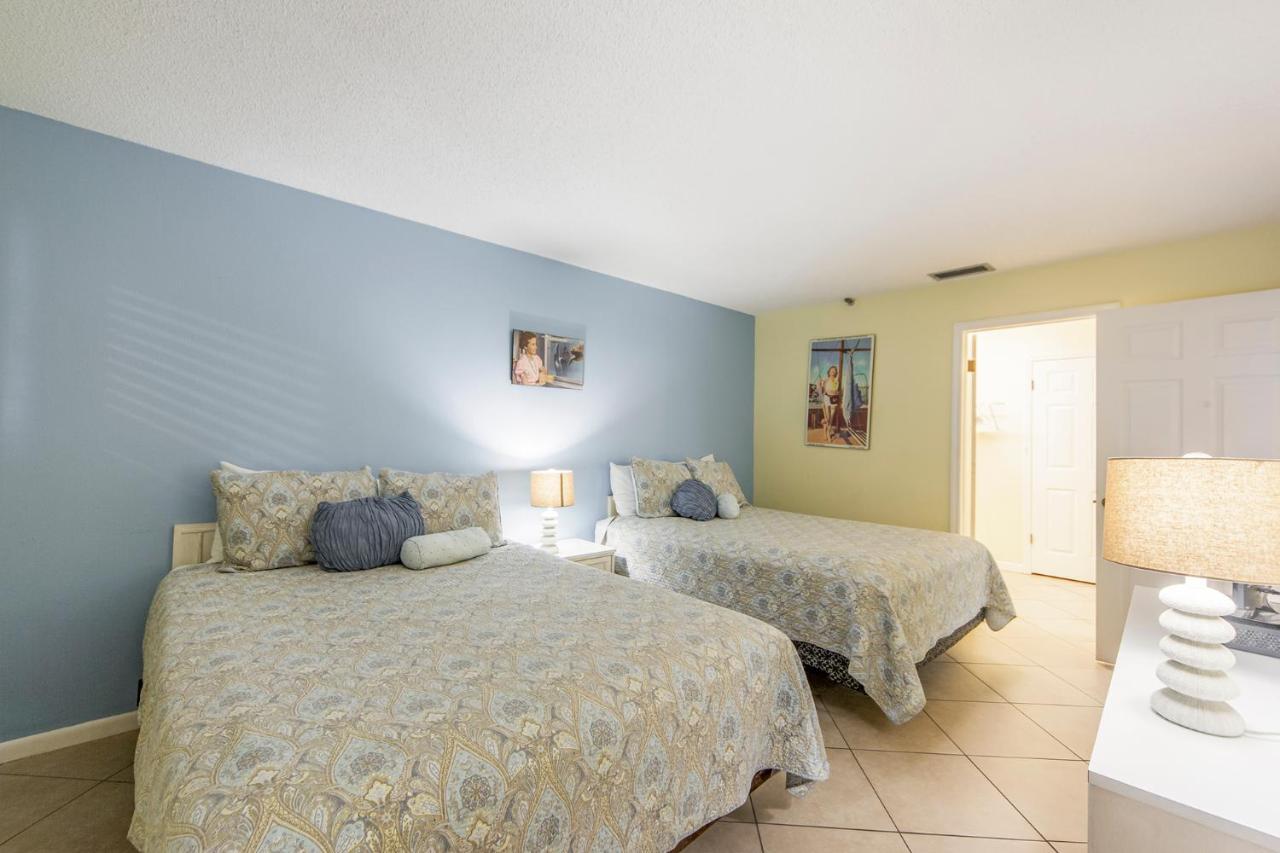 407 Beach Place Condos St. Pete Beach Bagian luar foto