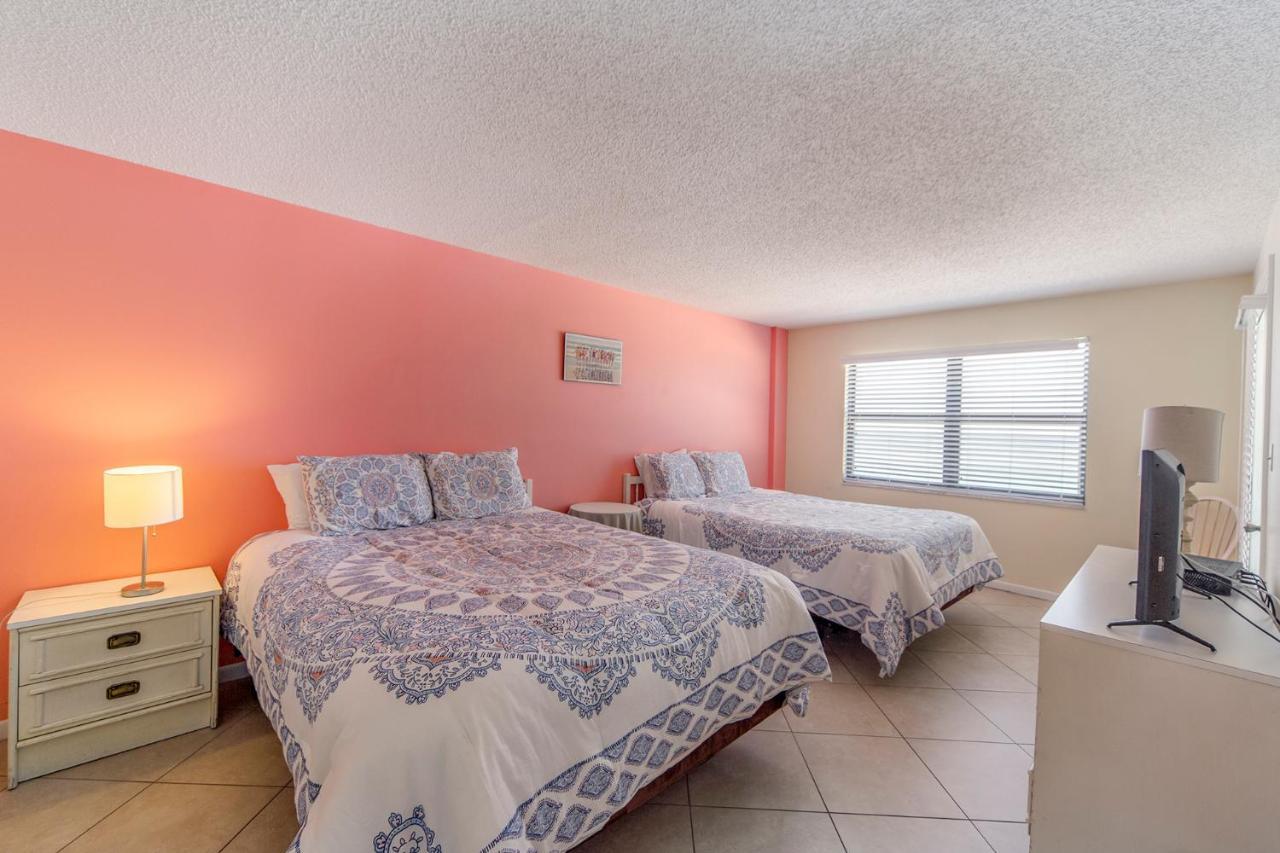 407 Beach Place Condos St. Pete Beach Bagian luar foto