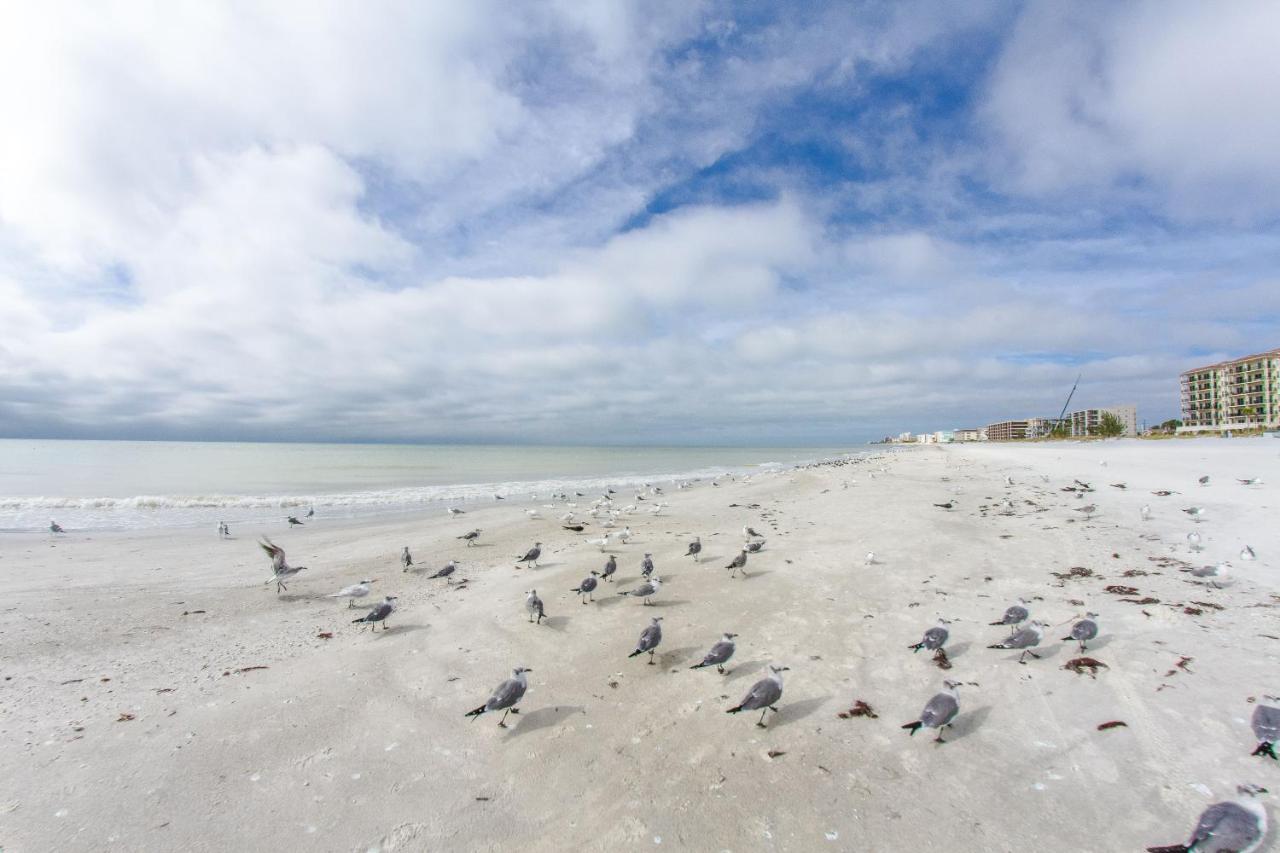 407 Beach Place Condos St. Pete Beach Bagian luar foto
